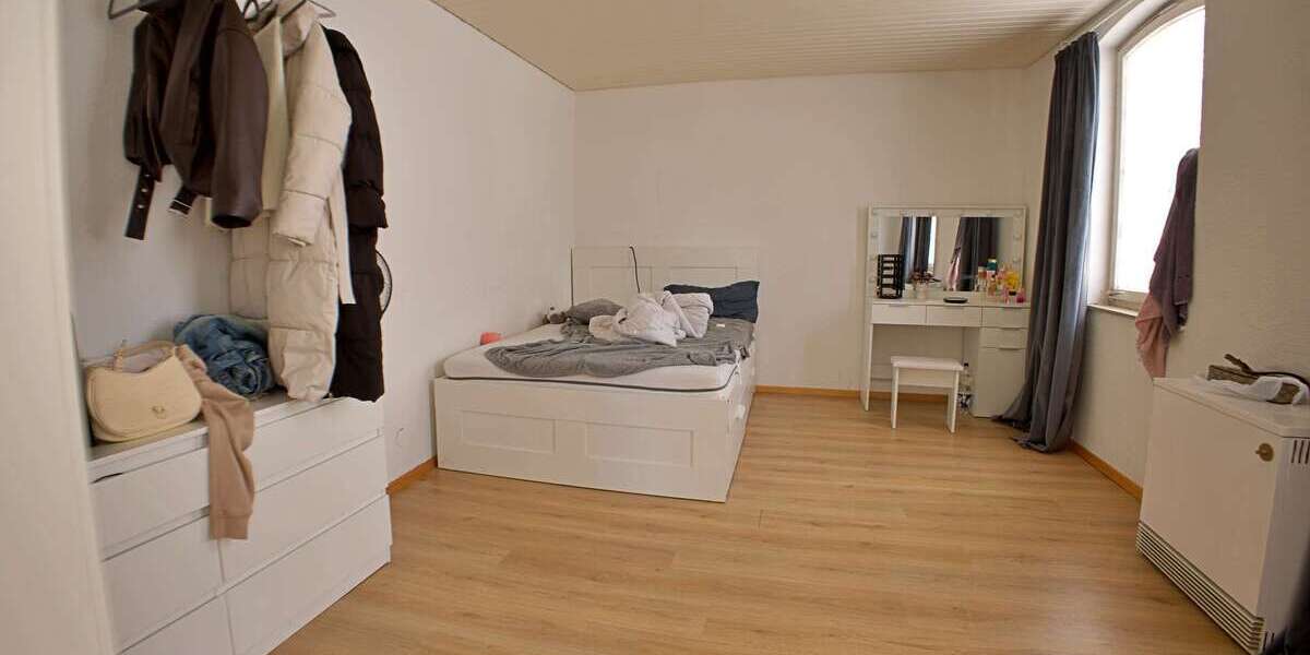 Etagenwohnung Rottenburg am Neckar - 3 Zimmer, 100 m&sup2;, 1.000&euro; | Angebot:27333001