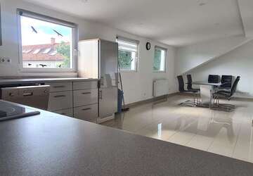 Wohnung Stuttgart - 3 Zimmer, 83 m&sup2;, 1.300&euro; | Angebot:27147400