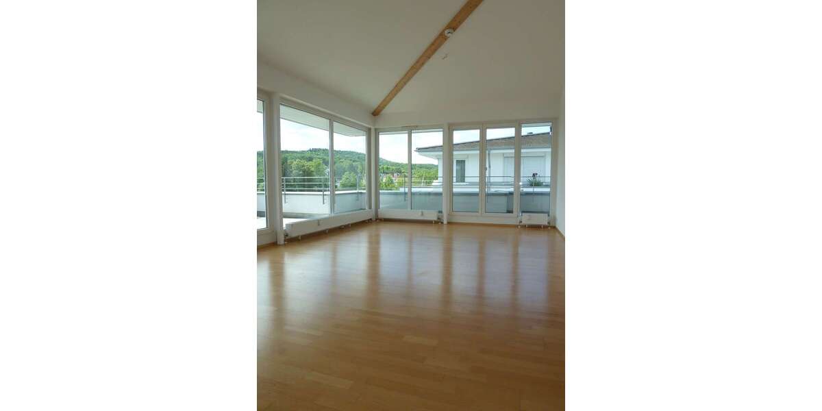 Etagenwohnung Reutlingen - 3 Zimmer, 100 m&sup2;, 1.330&euro; | Angebot:27008707
