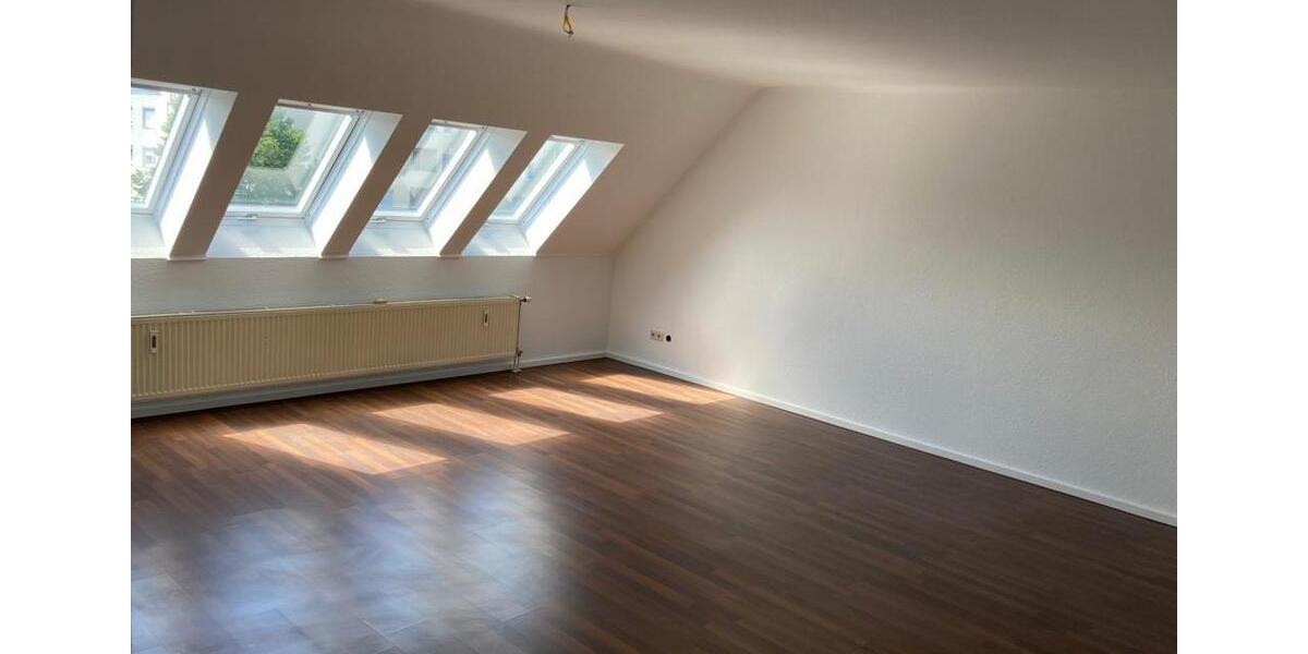 Dachgeschoßwohnung Reutlingen Altenburg - 3 Zimmer, 81 m&sup2;, 1.130&euro; | Angebot:26660149